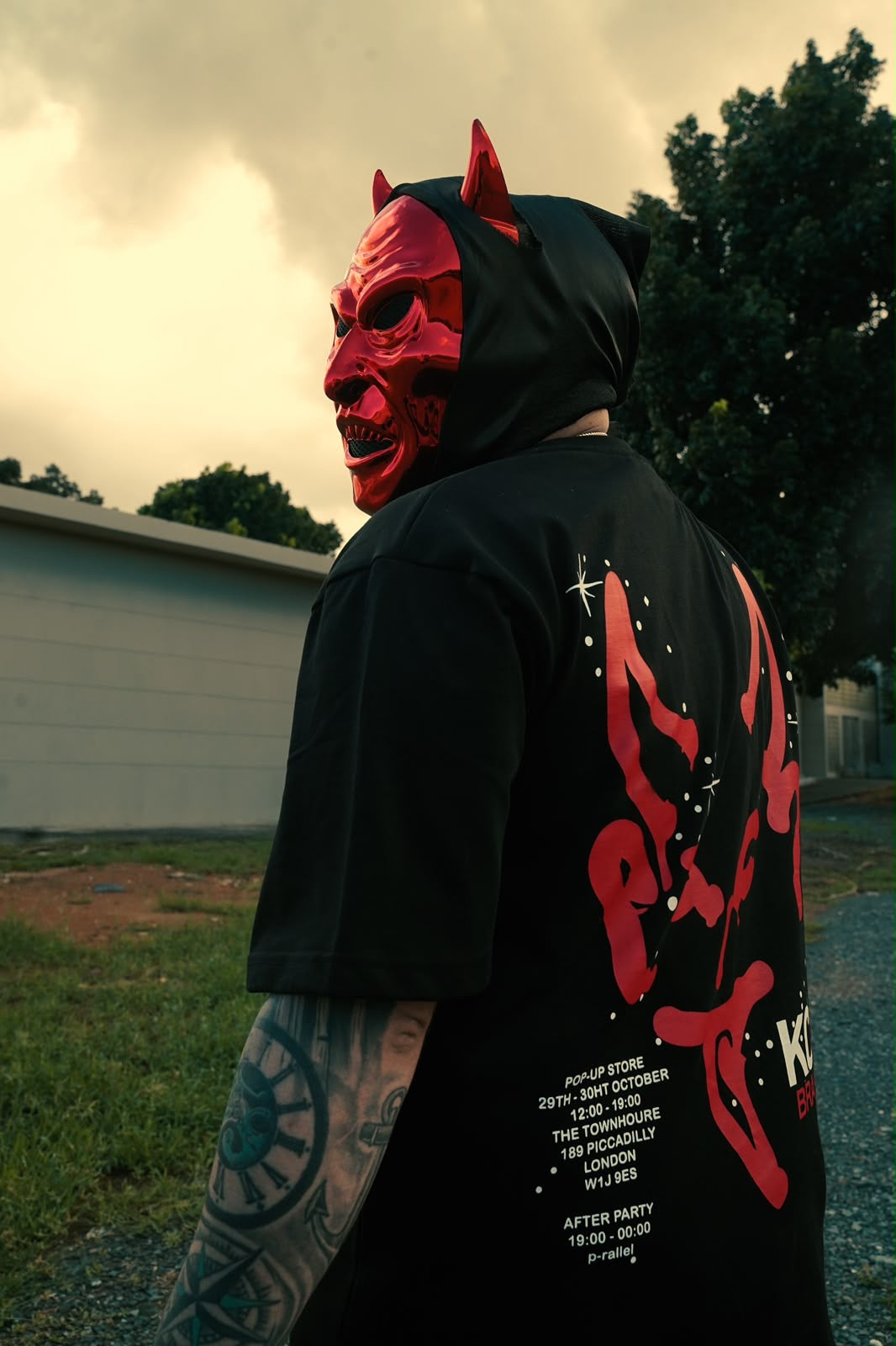 Demon tee black and red